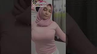 wanita berjilbab berjoget seksi