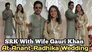 King Khan Shahrukh Khan With Wife Gauri Khan Arrives At Anant Ambani - Radhika Marchant GrandWedding