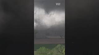 Estados norte-americanos são atingidos por enormes tornados