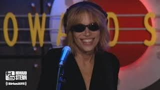 Carly Simon Sings a Medley of Her Hit Songs Live on the Stern Show 2002