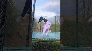 Schaffe ich einen SALTO von meinem BAUCH? Werbung #challenge #experiment #backflip #trampolin