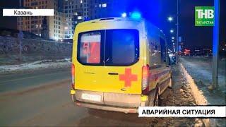 Карета скорой помощи снесла легковушку  Казань  ТНВ