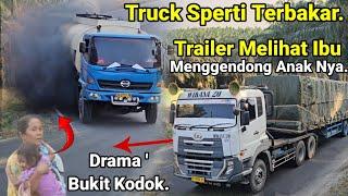 Truck Trailer Melihat Ibu Menggendong Anak Nya Di Bukit Kodok.Truk Sperti Terbakar nanjakOleng Truk