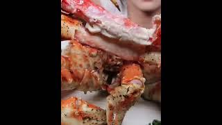 giant king crab eating #shorts