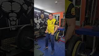 Армрестлер Антон Минаев поднял 100 кг на бицепс