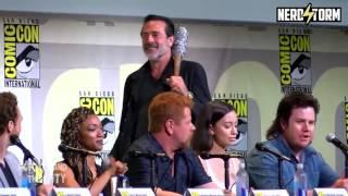 JEFFREY DEAN MORGANS EPIC ENTRANCE AT THE WALKING DEAD PANEL  SAN DIEGO COMIC CON 2016