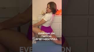 Do yoga with me #twitch #girl #freyabeatifull