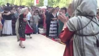 Танец веселых даргинок Dagestani ethnic dance fun. Darghinians