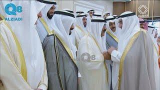 سمو نائب الأمير وولي العهد الشيخ مشعل الأحمد ممازحاً د. عبدالكريم الكندري خلال الجلسة الافتتاحية