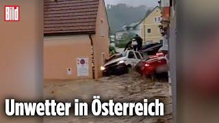STEIERMARK IN ÖSTERREICH Sturzflut spült Autos weg
