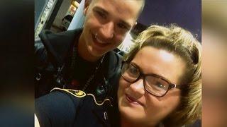 Teens selfie with police officer goes viral