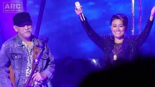 IWAN FALS feat AGNEZ MO - Belum Ada Judul Matahariku  at JCC Senayan