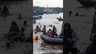 WISATA TRADISI MANDI SAFAR DI SUNGAI MENTAYA SAMPIT