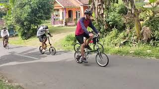 sepeda lipat gowes labil.. naik bingung turun bingung.. 