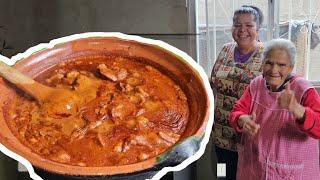 mi mamá a sus 89 años les comparte su receta de mole mexicano de espinazo