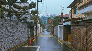 Seoul Alley Walking Tour on a Rainy Sunday  Korea Solo Travel and Rain Sounds 4K HDR