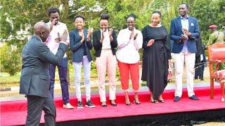 SEE WHAT RUTO DID TO HIS CHILDREN AS HE ARRIVED TO ADDRESS KENYANS AFTER THE SUPREME JUDGEMENT