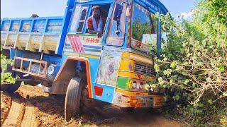 Ashok Leyland bs2 truck old model gadi driver mistake stuck with jcb3dx mission helping