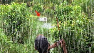 Diguyur Hujan Deras Saat Menjelajah Rawa Yang Banjir 