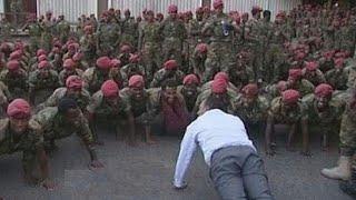 Photo Ethiopia PM relives his military days with protesting soldiers