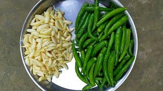 রসুন ও মরিচের ভর্তা  Tasty Garlic and Green Chilli Vorta  Most Delicious Kacha Moricher Vorta