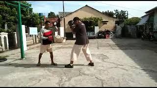 Latihan Tinju Pad Boxing di SAS Boxing Depok