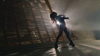 Lindsey Stirling - Love Goes On and On ft. Amy Lee of Evanescence Official Music Video