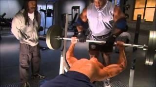 Difference between bodybuilding and powerlifting bench press style