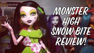 Dolly throwback review Monster High Draculaura Snow Bite