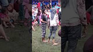 Panjat pinang perempuan sampai pantatnya keliatan.# snack video viral