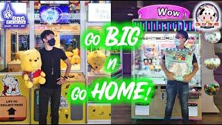 Playing the BIGGEST Claw Machine in Singapore  Tsum Tsum Pillow  Cow Play Cow Moo Suntec