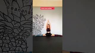 Middle Split Easy Tutorial #shorts #stretching #gymnast #homeworkout #yoga #flexibility #splits