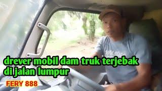 drever mobil dam truk terjebak di jalan lumpur