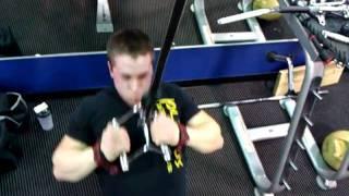 Aaron Heidebreicht trains back and biceps