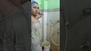 Desi aunty bathing vlog very hot 