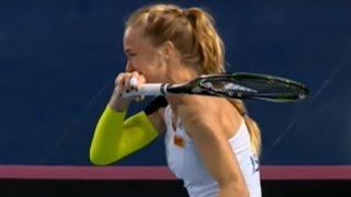 Tennis Player Cant stop laughing at the opposite player mistake
