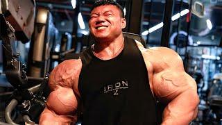 CHINAS BIGGEST BODYBUILDER IN THE WORLD IS A CHINESE BULL - GUOSHENG YUAN