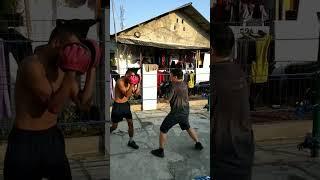 Jangan Mau Kalah Bapak-Bapak pun Latihan Tinju #tinjuindonesia #tinju #boxing#petinju