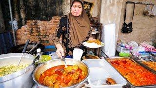 Halal Thai Street Food in Bangkok - AMAZING THAI CURRY and ROTI Food Tour