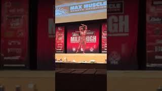 Posing routine IFBB PRO Women’s Physique