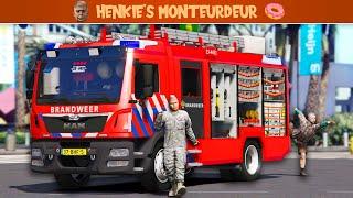 HENKIE MONTEERT EEN BRANDWEERAUTO