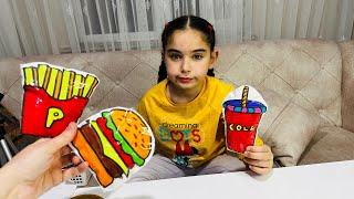 HAMBURGER PATATES COLA SQUSHİ YAPTIK  Ben çizdim Elif boyadı  @DilaKent @RukiyeCetinkaya