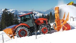 Großeinsatz im Schnee Winterdienst in den Alpen Vorführung Kubota Traktoren Schneefräse  Österreich