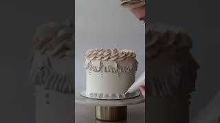 Кремовый декор торта идеально для новичка