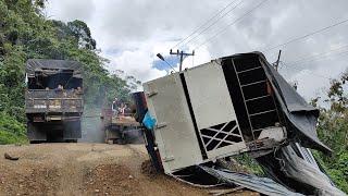 JOMBA ROCK IS TERRIFYING.. TRUCK FAILED TO GO UP THE SLIDE UNTIL IT OVERFALLED