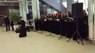Хор Белгородской филармонии песнями проводил пассажиров аэропорта в полёт