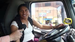 Mujer camionera por las rutas de Bolivia