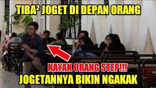 NGAKAK  TIBA² JOGET DI DEPAN ORANG KAYAK ORANG LAGI STEP ORANGE JUSTICE DANCE - PRANK INDONESIA