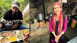 हिमाचली पहाड़ी दीदी का देसी ख़ाना  Sunny Deol भी आते है यहाँ  Jana Waterfall  Himachal Food Tour