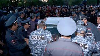 Protests In Armenia Over Azerbaijan Border Deal Police Push Cars Off The Road